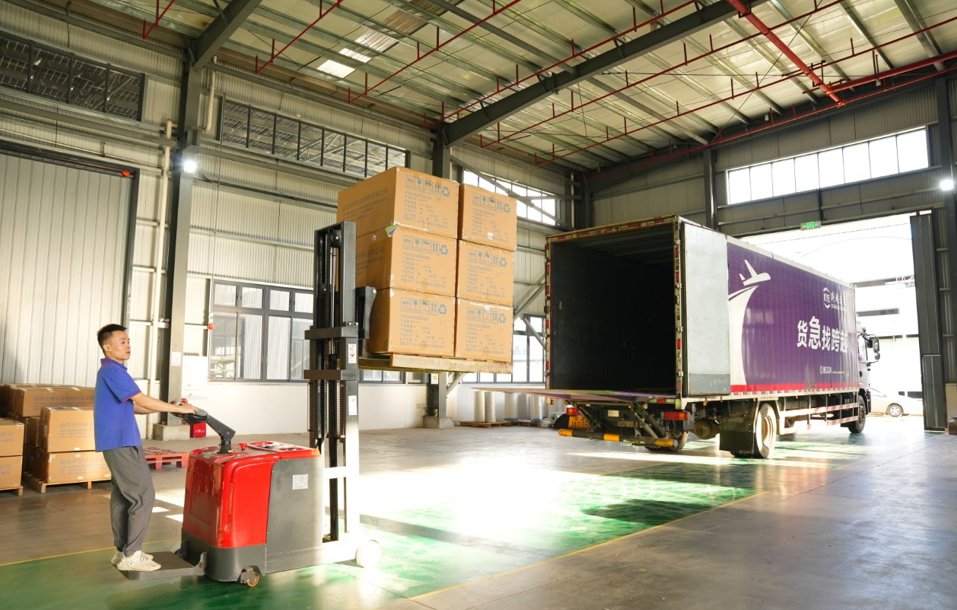 PLC Control Lamination Flipping Machine For SPC Composite Panels