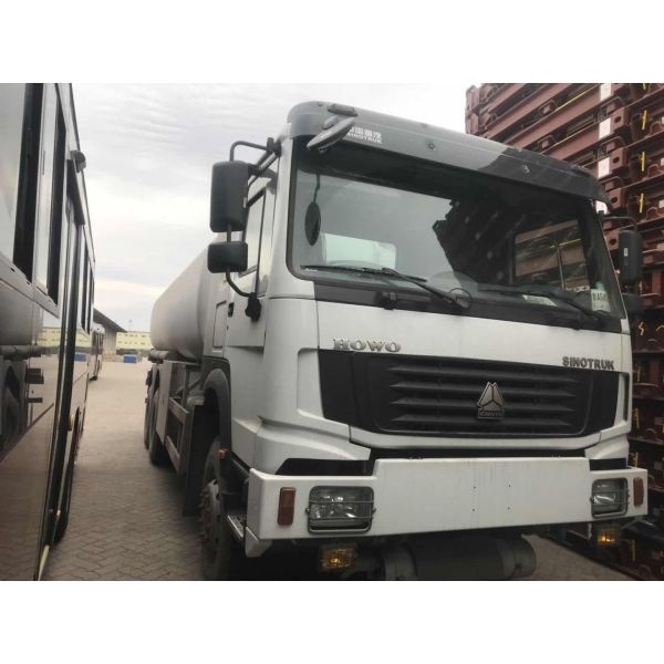 SINOTRUKHeavy Cargo Trucks HOWO 8X4 CARGO TRUCK 30ton - 52 ton Euro II /III