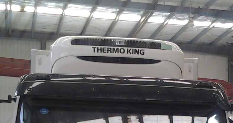 Sinotruk HOWO 6x4 heavy duty refrigerator truck