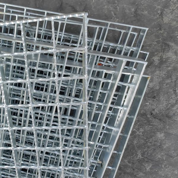 Untreated Surface Serrated Steel Grating Heavy Duty 50mm Bearing Bar Pitch