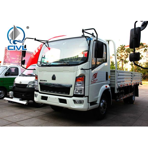 White /red Color Light Duty Commercial Trucks / Sinotruk 5 - 8T Light Cargo