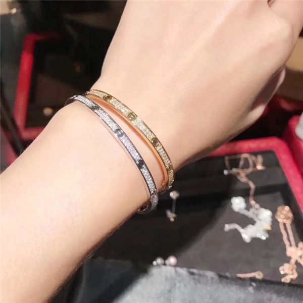 C New collection full sky star bracelet Love bracelet, 18K gold. With a screwdriver. Jewelry factory in Shenzhen, China