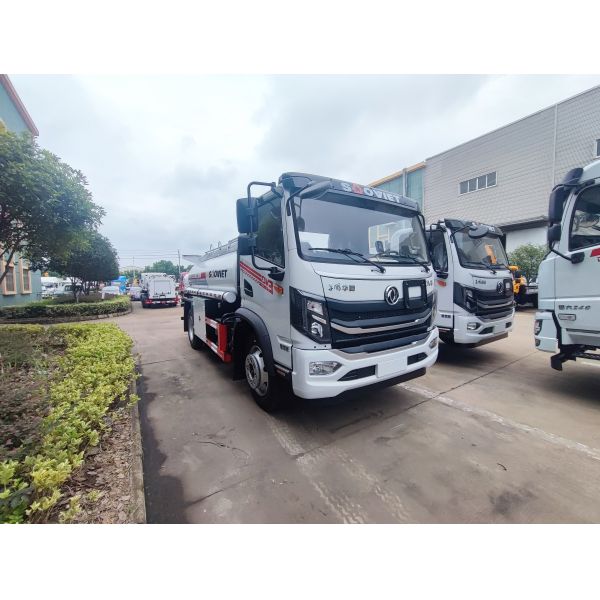 DONGFENG 4x2 Drive Wheel Fuel Bowser Truck 8000L Tank Diesel Manual Transmission New Condition Water Fuel Refueling Vehicles