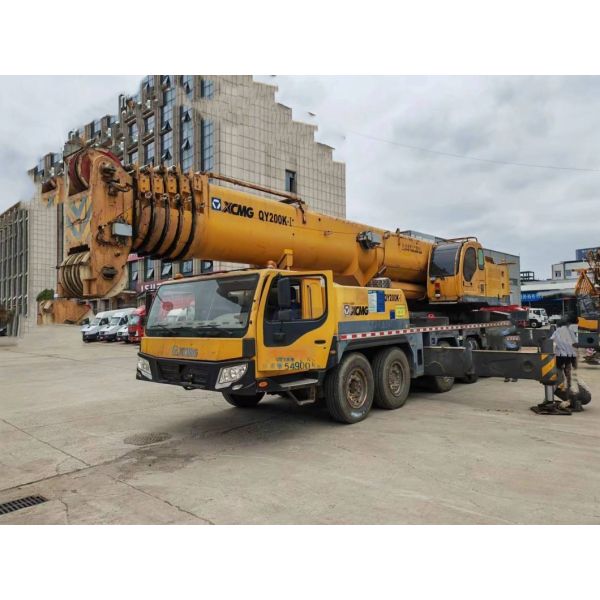 Xugong 130 Tons Crane Used Heavy Equipment Lifting Machine