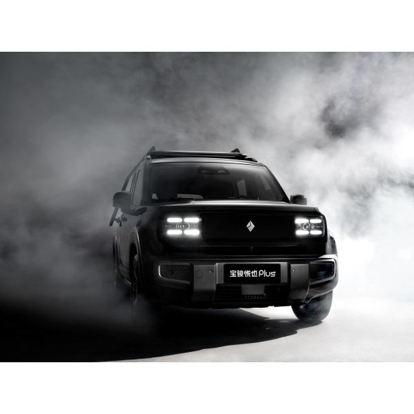 Baojun Yueye Plus is a Chinese electric vehicle with a distinctive boxy design, offering a CLTC range of 401 km. It comes in both 5-seater and 4