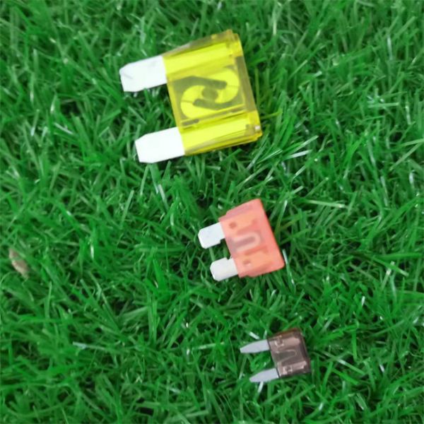 Low Voltage Electric Vehicle Fuse DC32V Automotive Blade Fuse in Different Size UL Certified