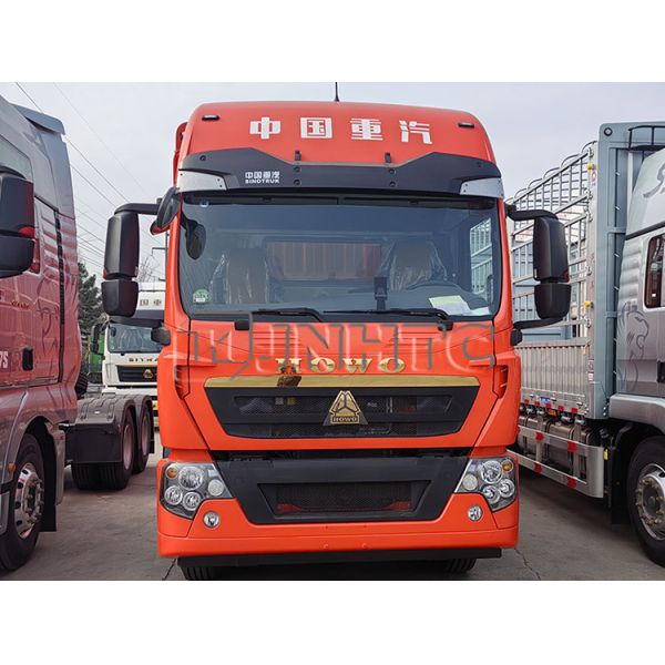 Chinese Sinotruk HOWO TX 4X2 6 Wheeler Fence Cargo Truck for Sale