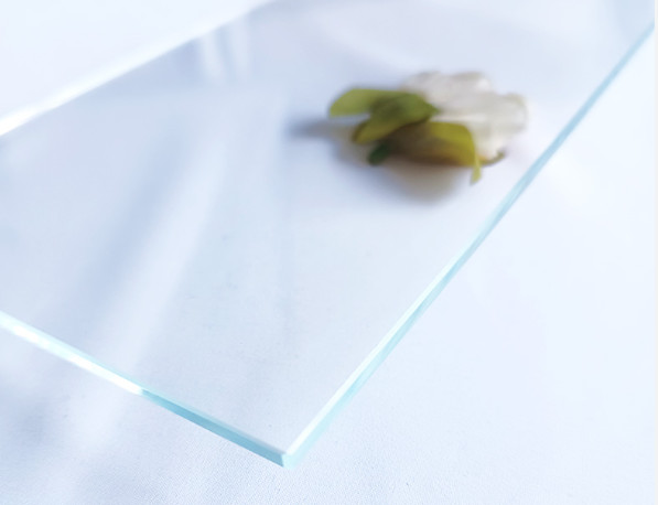 China Manufacturer Customize Size Low Iron Tempered Solar Photovoltaic Glass