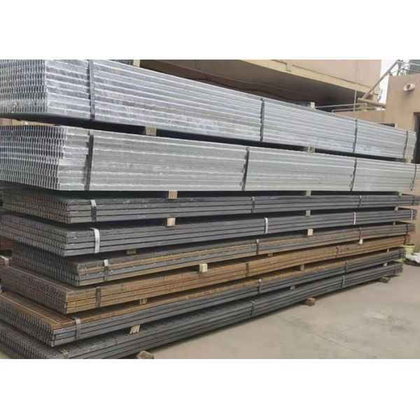 24 Foot Flat Bar Length Industrial Steel Grating Low Carbon Steel Light Duty