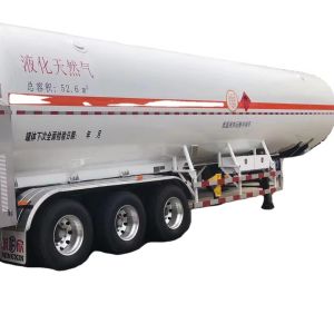 The latest process design of CIMC is a three-axis liquid medium semi-trailer made of high-strength steel.