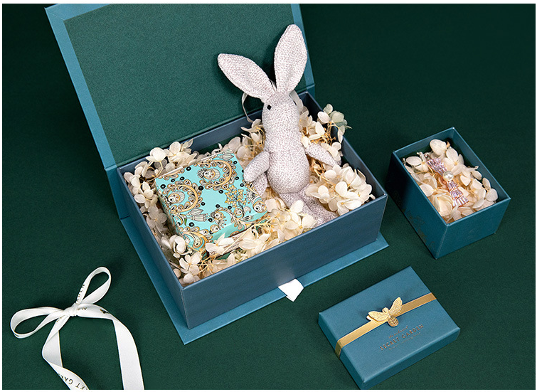 Manufacturer Customized Recyclable Wholesale party personalised gift box with Ribbon