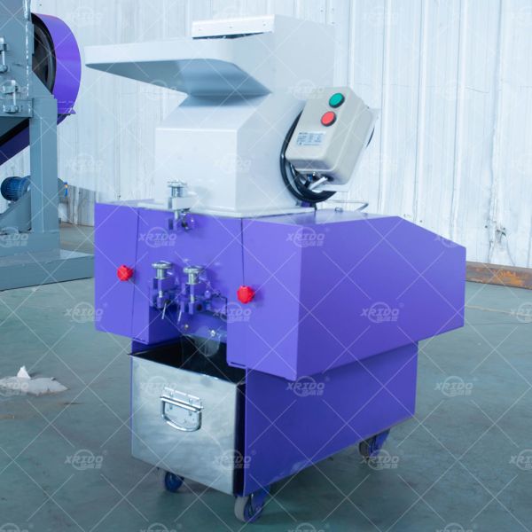 Low Speed Plastic Crusher with 220V/380V/415V/600V Voltage and 1000-1300 kg/h