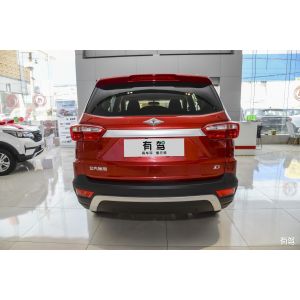 Seven Seater Family Gasoline Hatchback 1.5L Displacement And 3 Seat Rows Big