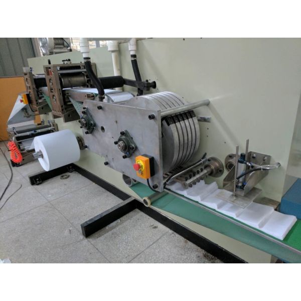 Toilet Seat Cover Paper Napkin Making Machine 100PCS/ Min Speed 380mm Jumbo Roll