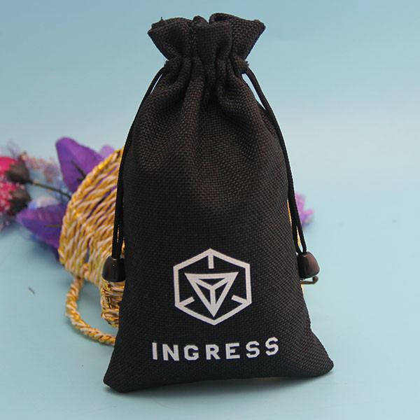Embossing Black Burlap Bag , Jute Packaging Bags With Two Drawstrings