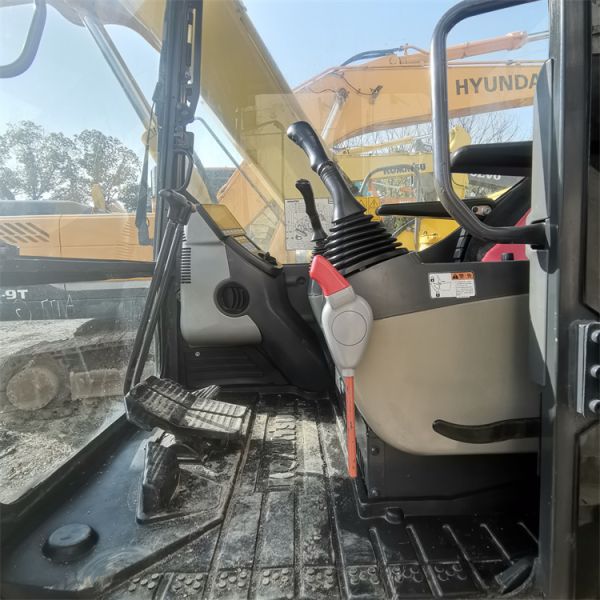 Original Hydraulic Pump Good Health Japan 7 Ton Komatsu PC 70-8 Used Excavator in Shanghai