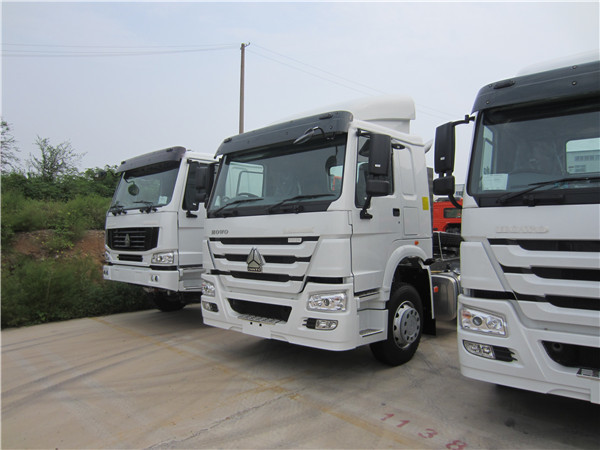 Buy ZZ4257S3241W White Tractor Trailer Truck With HW19710 Transmission at wholesale prices