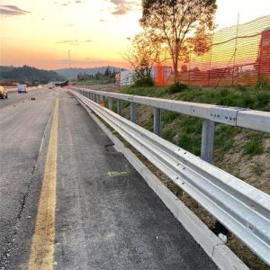 Hot Galvanized and Cold Rolled Road Barrier System Approved by AASHTO for Road
