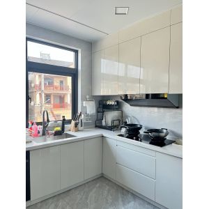 China Modern Light Grey Shaker Style Kitchen Cabinet With Dtc Hardware For Hotel on sale
