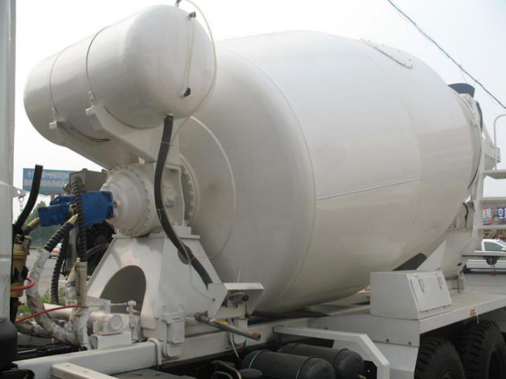 Hydraulic Mobile Concrete Mixer Truck 8 Cubic Meters , Low Residue Rate