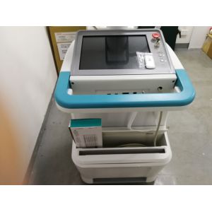 Mobile and digital x ray machine with big castors