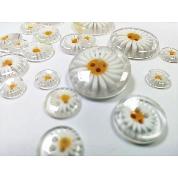 2021 Hot Wholesale 4 Holes Daisy Plastic Resin Button Transparent Chrysanthemum Sewing Clothing Button