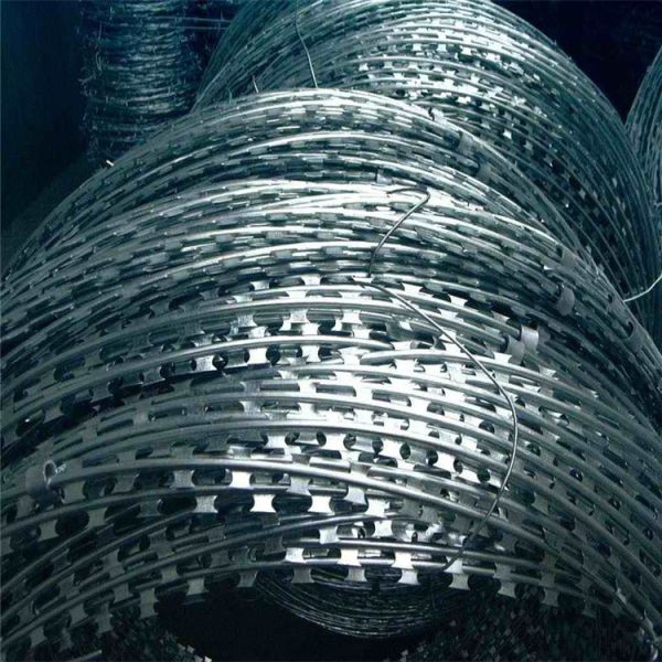 Barbed Double Bto 10 Razor Wire Concertina For Fence And Isolation