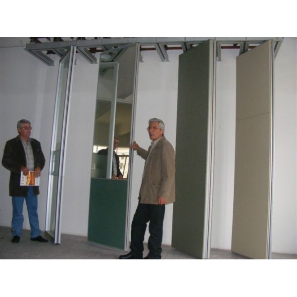 Acoustic Movable Doors Wooden Soundproof Folding Partition Walls For Restaurant