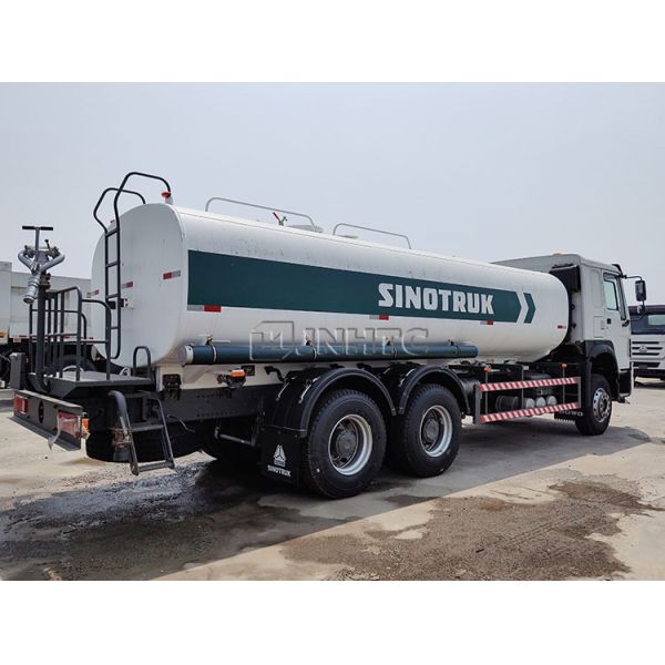 HOWO 6X4 300HP 10000L Watering Truck For Landscaping Road Moisture Retention