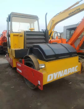 Used Dynapac Road Roller cc211 Double Drum road Roller,Yellow versatile roller Road engineering vehicle