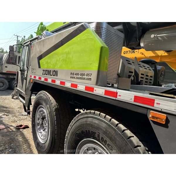 4.5m Max. Lifting Height 70000 kg Weight Used Zoomlion 70 Ton Crane for Construction