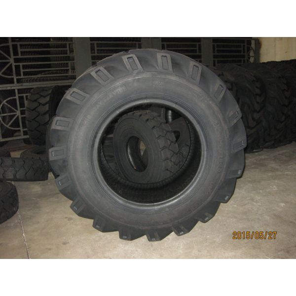 10.5 12.5/80-18 industrial backhoe tires R4 agricultural tyres from China factory suppliers