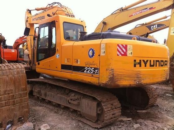 Buy USED HYUNDAI 225-7 Excavator at wholesale prices