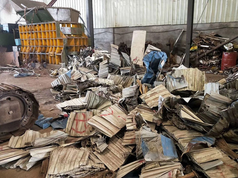 Buy Horizontal Scrap Metal Shear With Feeding Conveyor 1200mm Blade Length at wholesale prices