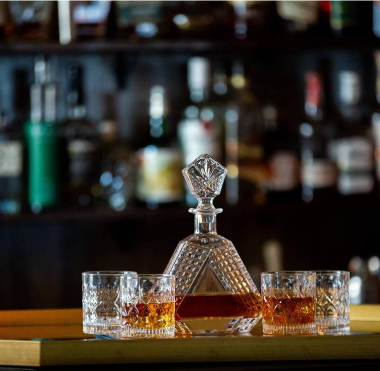 Clear Whiskey Decanter Glass Crystal Glass Liquor Bottle with Customized Bottle Color