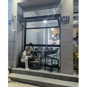 Reflective Surface Folding Window Amplifying Natural Illumination Through