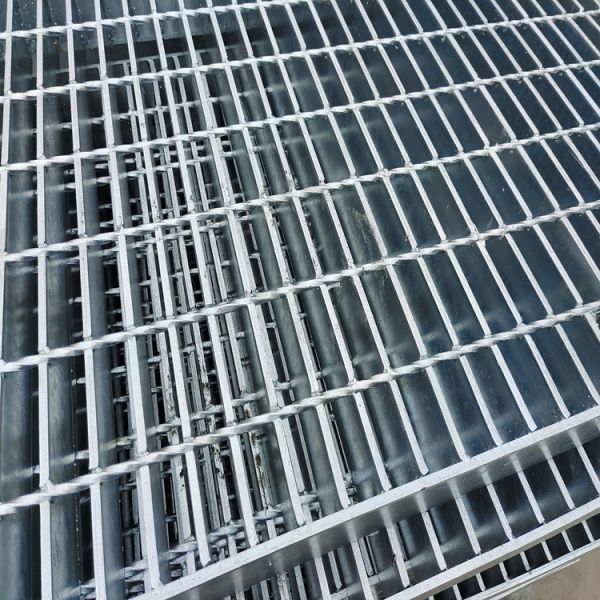 Buy Hot Dip Galvanized Heavy Duty Steel Grid Footpath Step Plate at wholesale prices