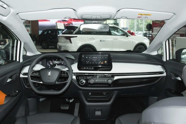 140km/h High Speed Electric Car with Battery Capacity of 53KWh and Max Range of 419KM