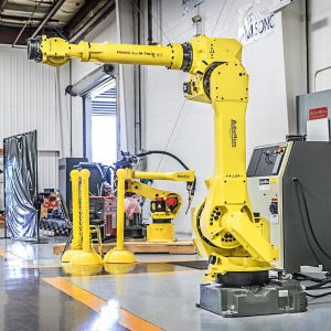 China FANUC M-710iC/70 Payload 70kg Pick Up And Package 6 Axis Industrial Robotic Arm With Gripper And Track on sale