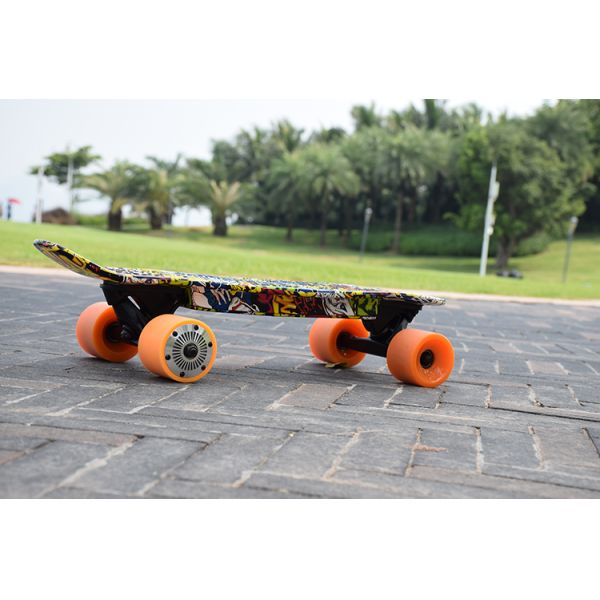 Fashion Mini Fish 4 Wheel Electric Skateboard PU Material 2200mAH