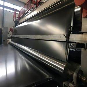 Smooth Geomembrane HDPE Pond Liner 1mm 2mm Anti Puncture Tear Resistance UV