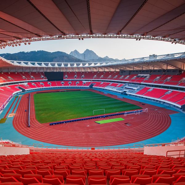 Red Permeable Synthetic Rubber Running Track Impact Resistant 400 Meter