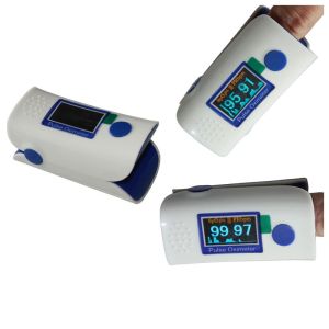 Quality Healthcare Fingertip Pulse Oximeter SPO2 Monitor LED Display for sale
