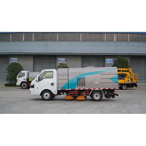 Dongfeng 2000 Liters Mini Municipal Sanitation Street Clean Road Sweeper Truck