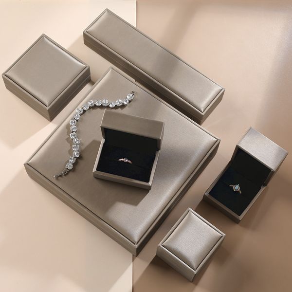 Custom Logo Printed Small Packaging Boxes Paper Ring Necklace Bangle Jewelry Gift Box