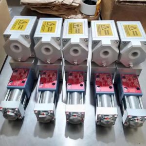 Moog Servo Valve Electro-Hydraulic Servo Valve with 290*180mm Size Up to 1000 cc/rev Displacement and Pressure Compensated Control