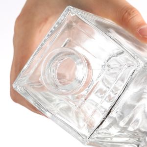 Clear Square Shape Glass Spray Bottle 500ml 700ml 750ml for Liquor Distribution