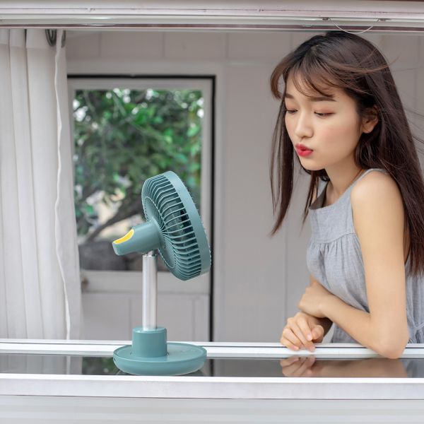 Laptop Cooling Fan with Mechanical Control and Mist Function Portable USB Table Fan