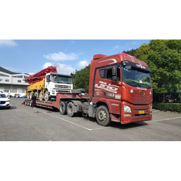 Putzmeister 2005 42m Concrete Pump Truck Mounted Parts and Feeding Height 1400mm