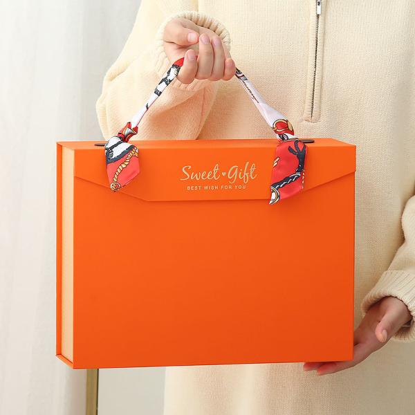 Customized Thickness Paperboard Liner Type Magnetic Gift Box for Skincare Packaging